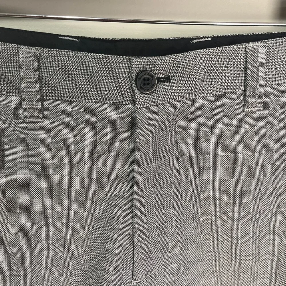 Travis Mathew Men’s Golf Shorts 30 White Black Flat Front ⛳️ 10” Inseam 🔥